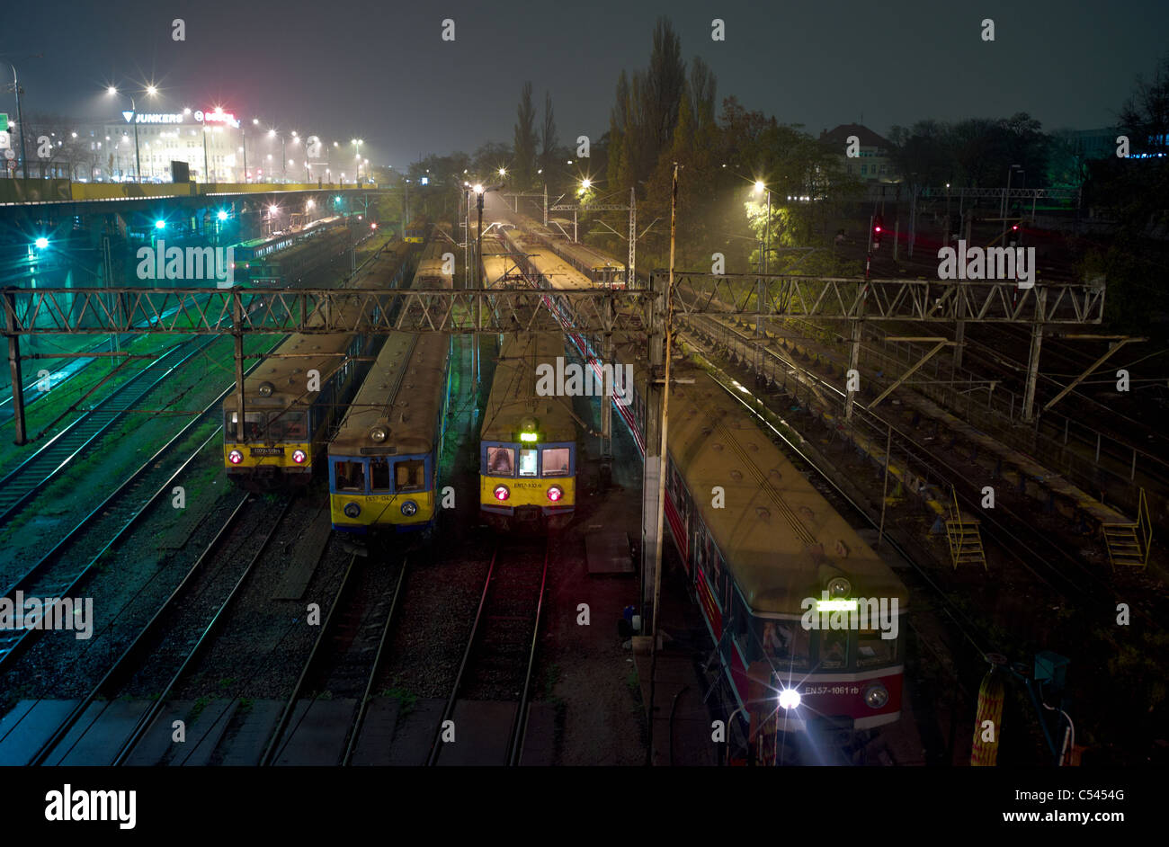 Regionalzüge stehend durch den Hauptbahnhof, Poznan, Polen Stockfoto