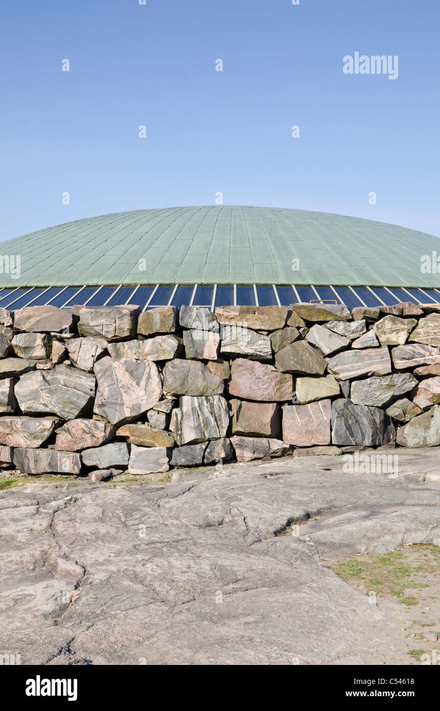 UFO wie geschwungene Dach der Temppeliaukio-Kirche, entworfen von Timo und Tuomo Suomalainen, Toolo, Helsinki, Finnland Stockfoto