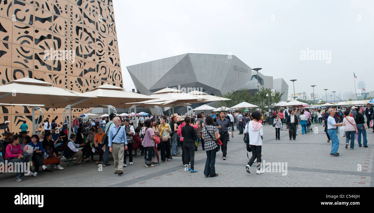 Touristen in Polen Pavillon auf der Weltausstellung in Shanghai, Shanghai, China Stockfoto