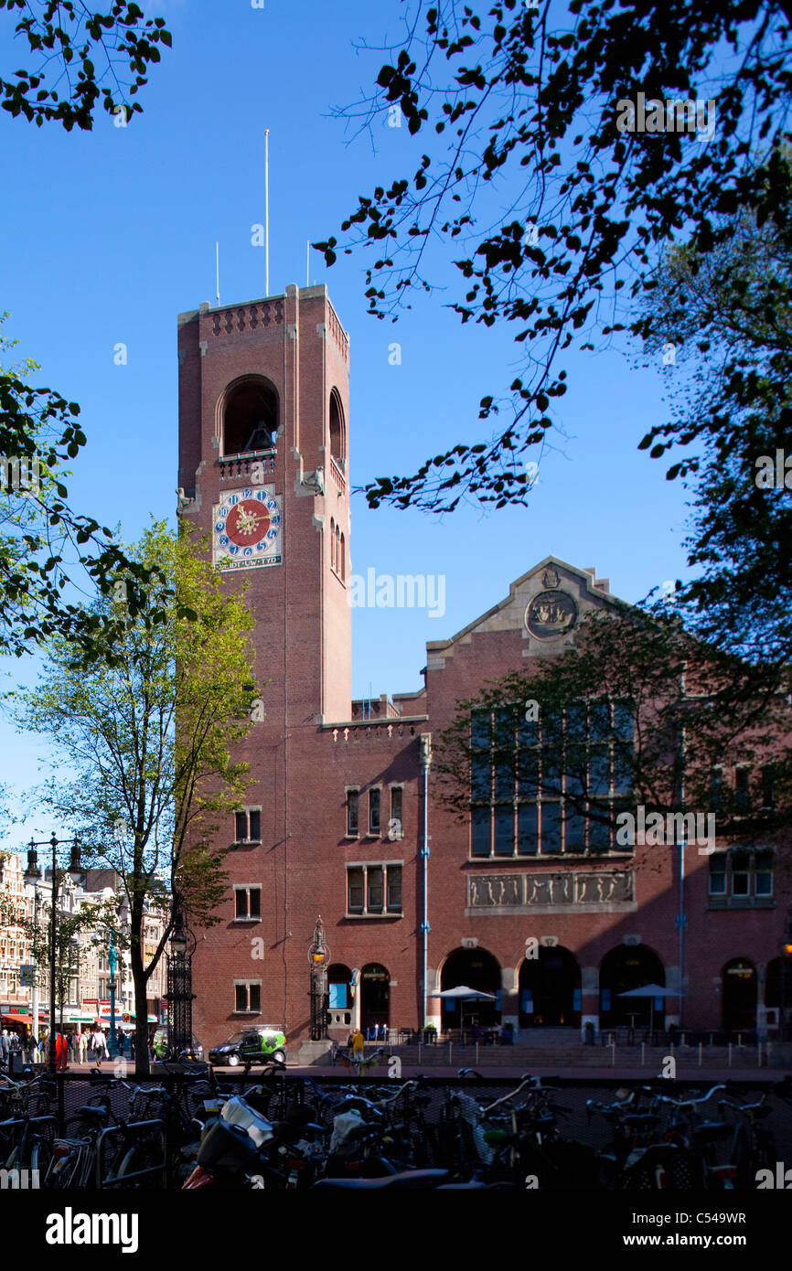 Die Niederlande, Amsterdam, ehemalige Börsengebäude genannten Beurs van Berlage. Fahrrad Stockfoto