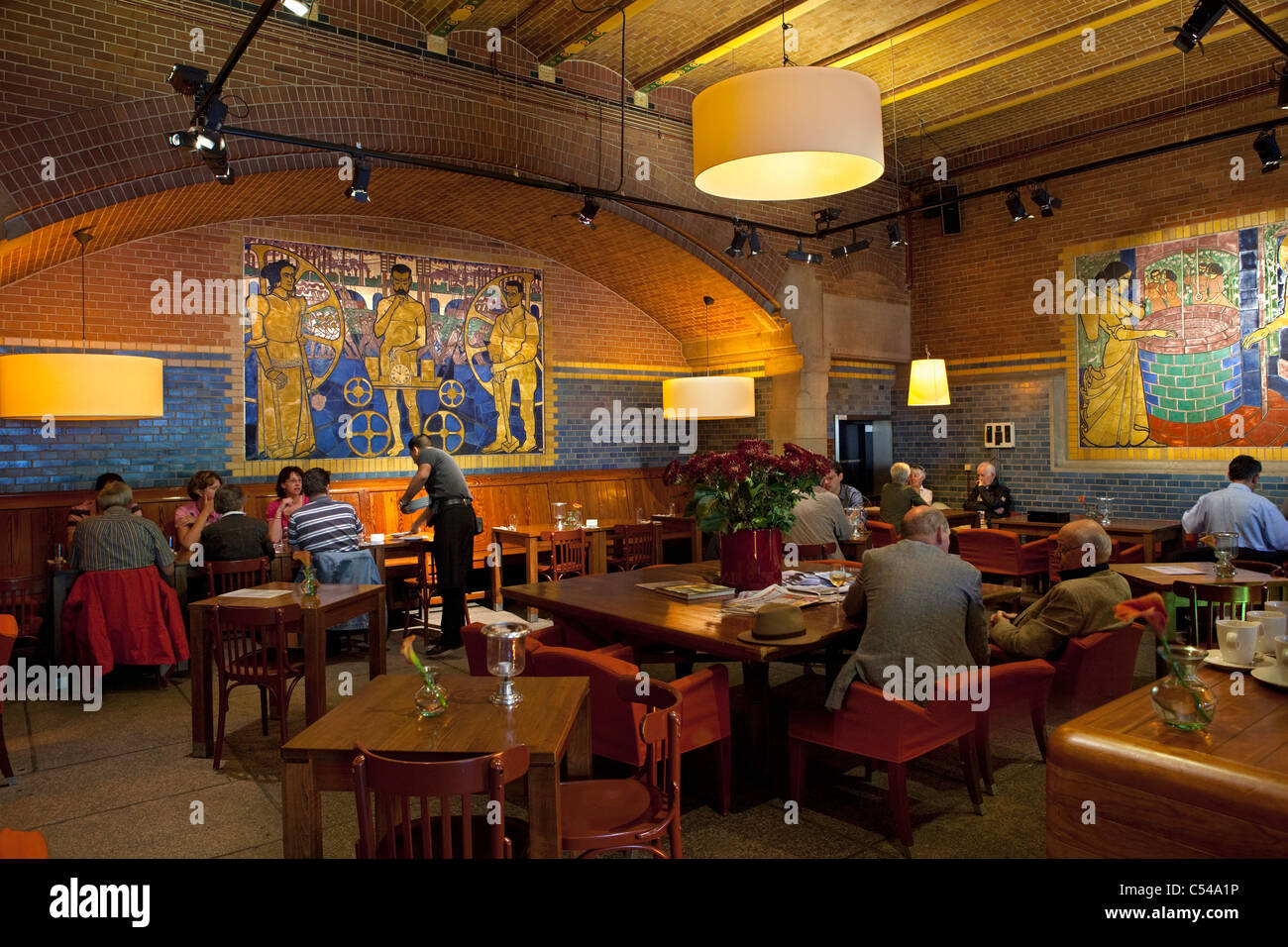 Die Niederlande, Amsterdam, ehemalige Börsengebäude genannten Beurs van Berlage. Restaurant. Stockfoto