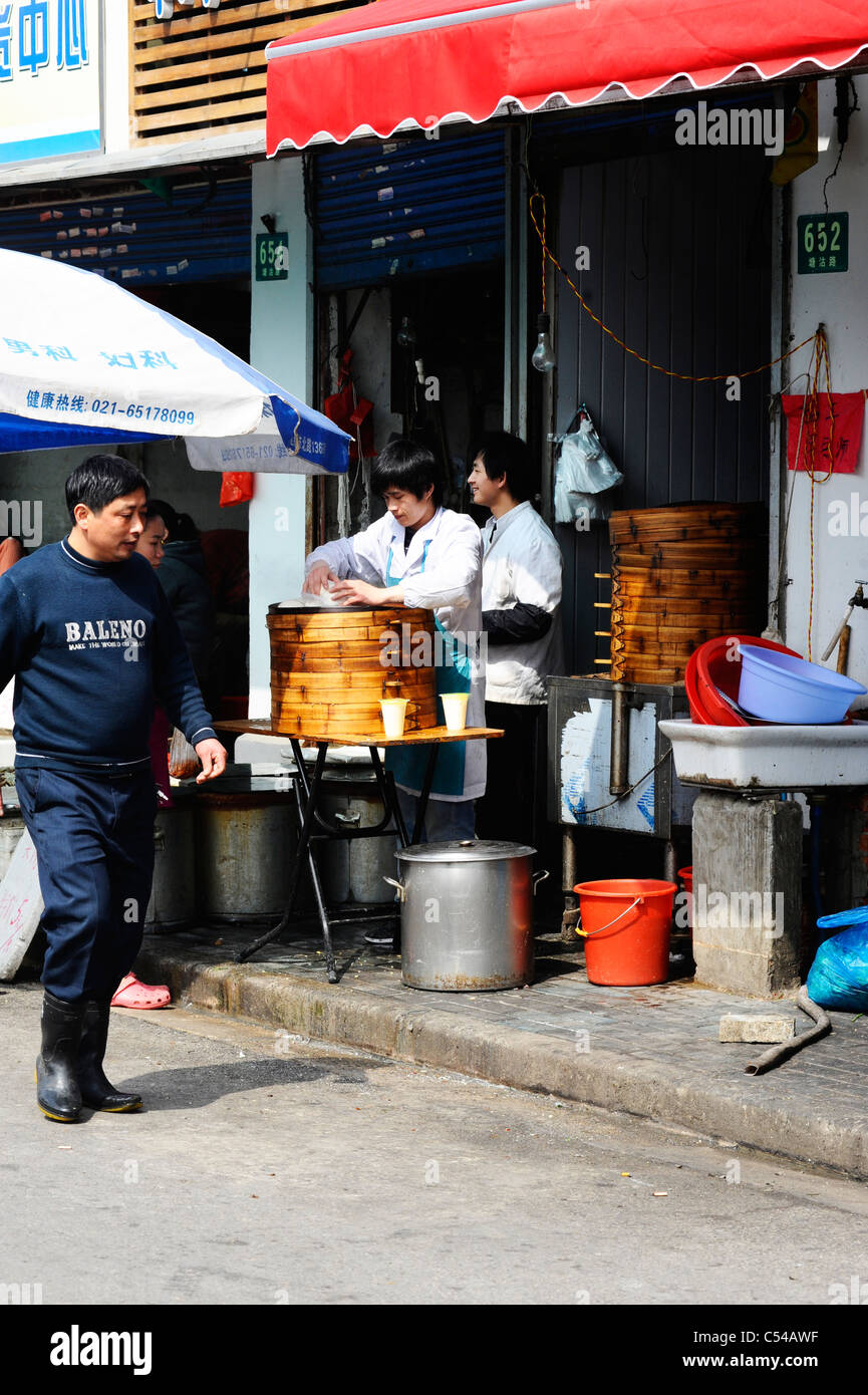 Shanghai Straßenszene in der Altstadt. Stockfoto