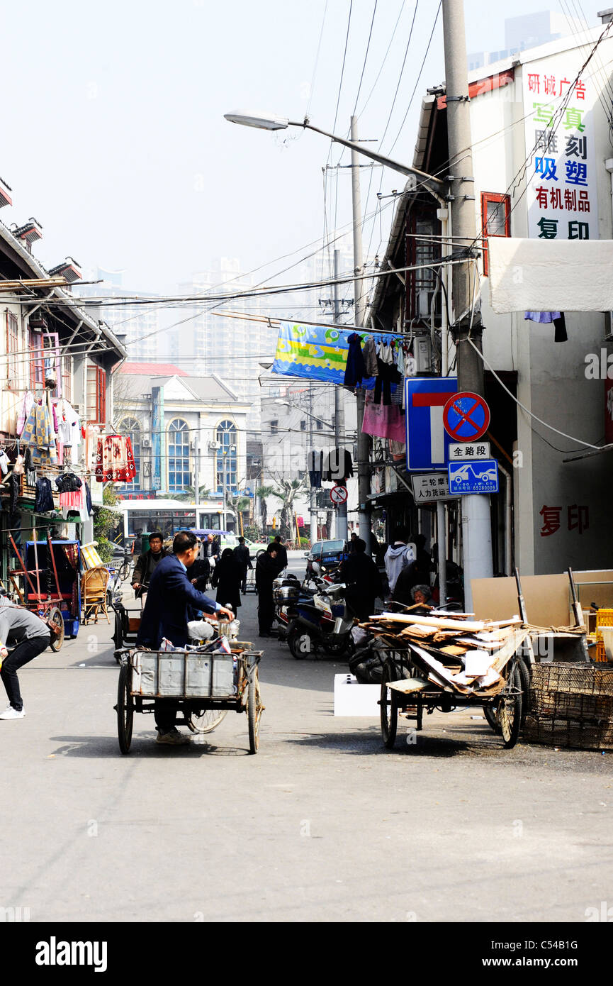 Eine typische Straßenszene in Old Shanghai Stockfoto