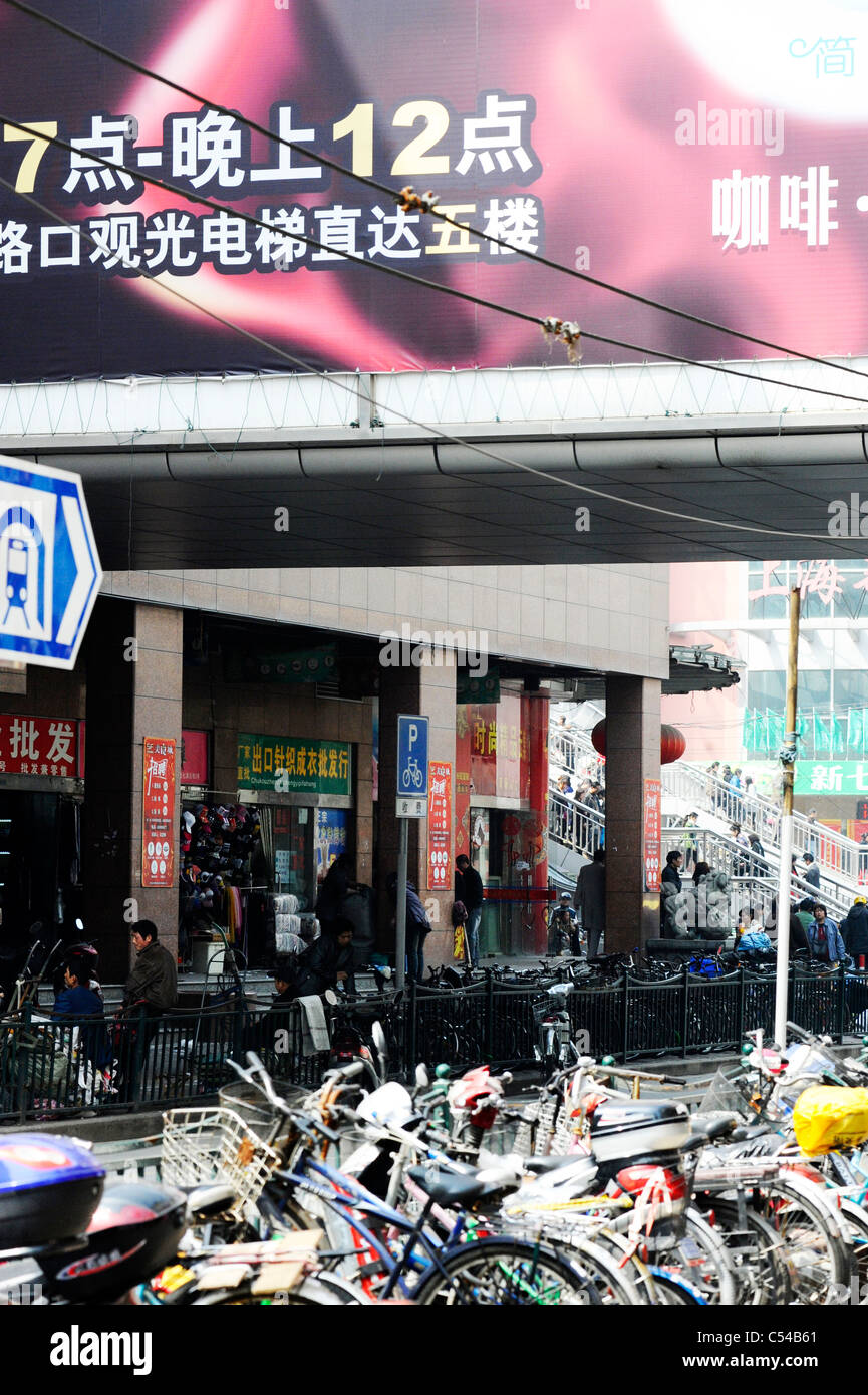 Fahrräder in shanghai Straße Stockfoto