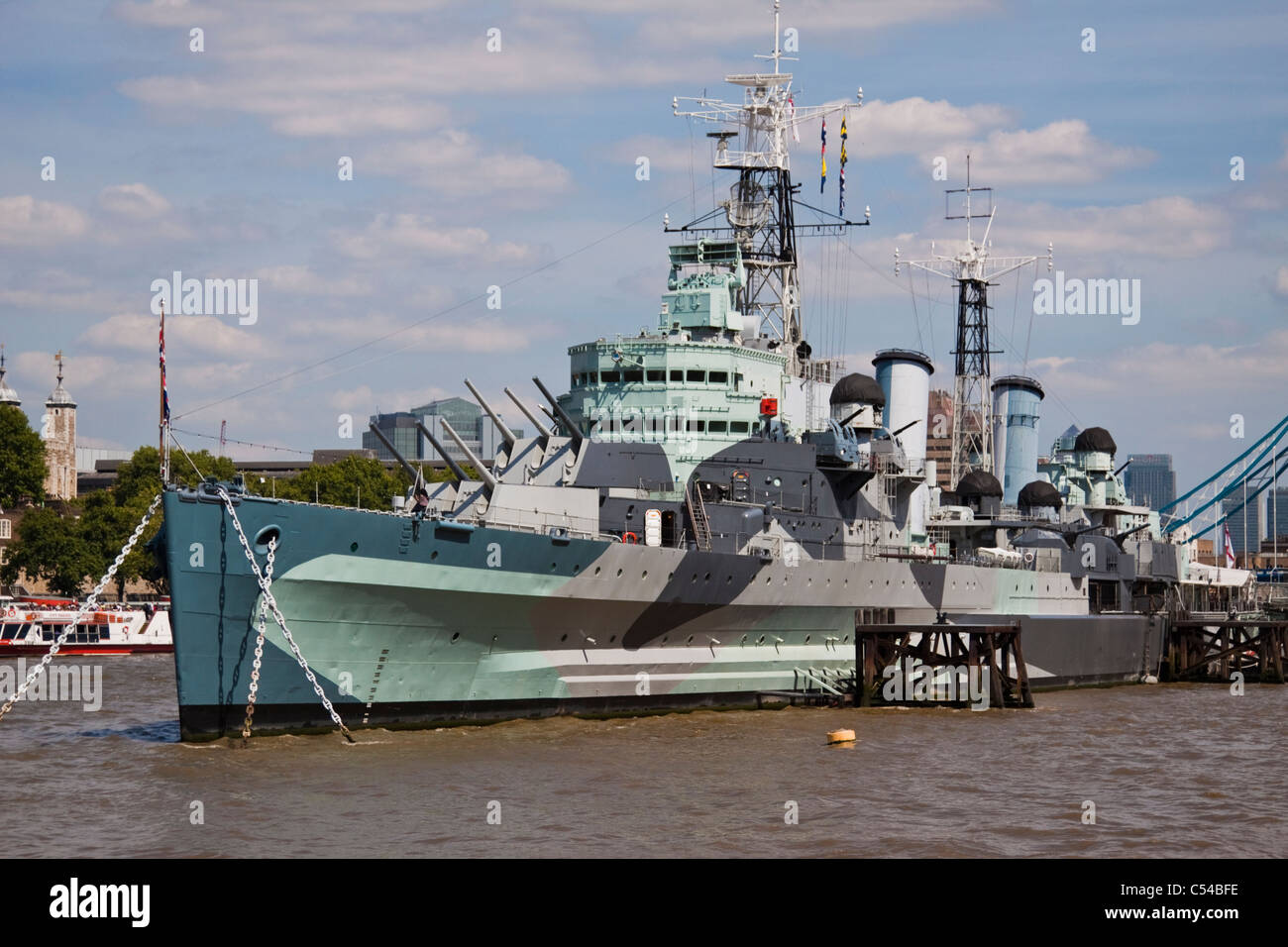 H.M.S.Belfast vor Anker auf der Themse Stockfoto