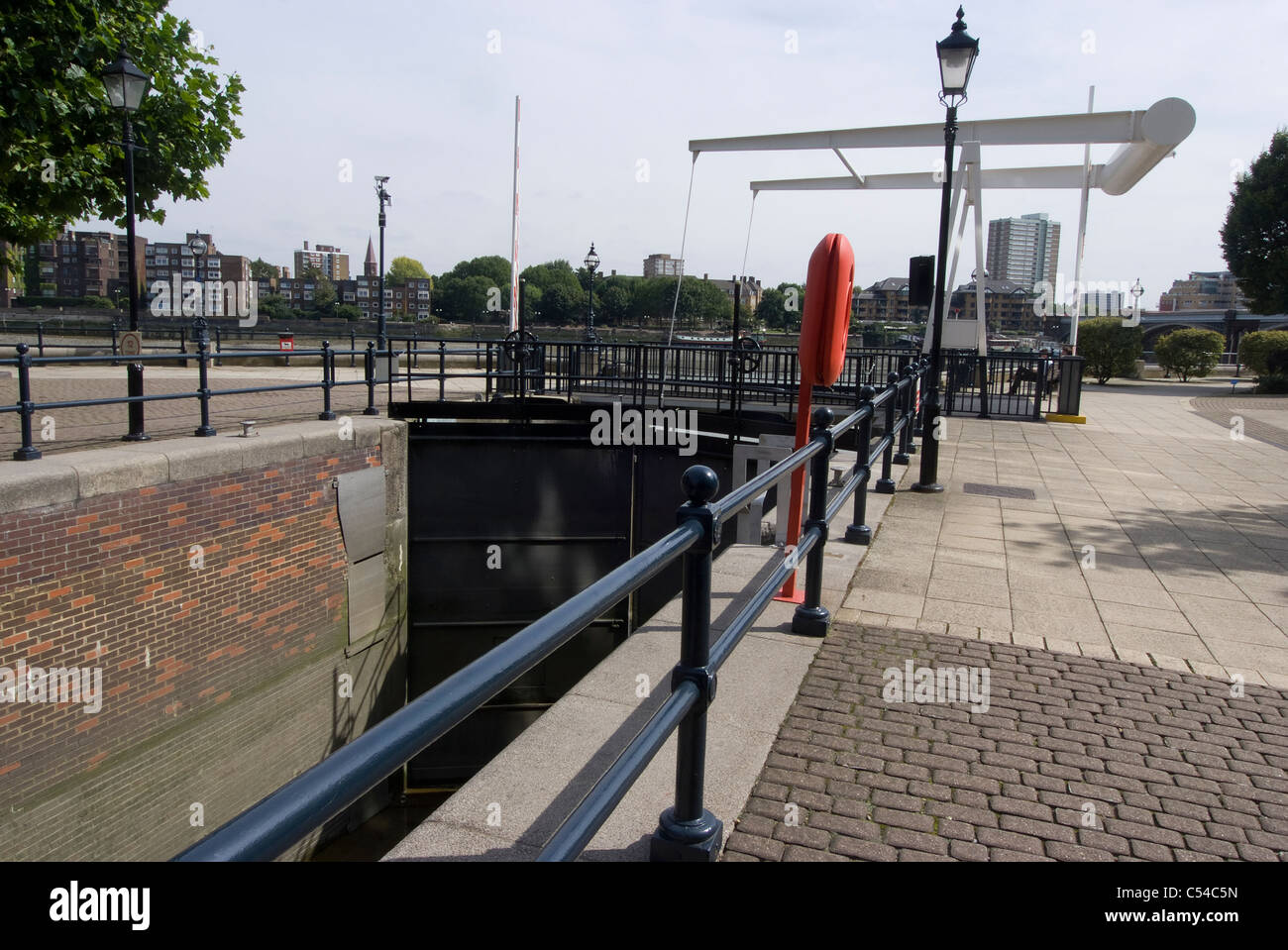 Heben Sie Brücke, Chelsea Harbour, SW10, London, England Stockfoto