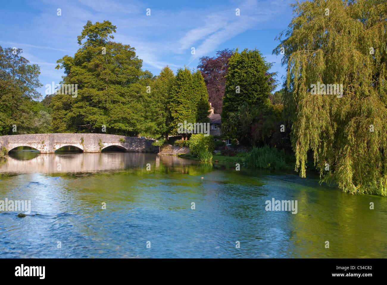 Fluss Wye bei Ashford im Wasser Stockfoto