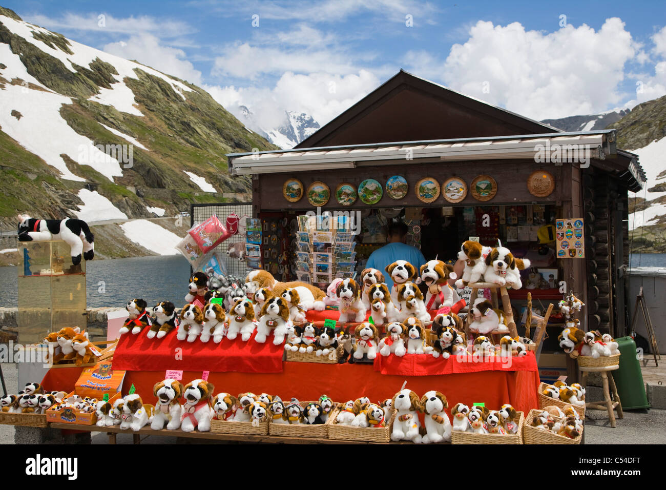 Souvenir Geschäfte, Grand Saint-Bernard, großer St. Bernhard-Pass Stockfoto