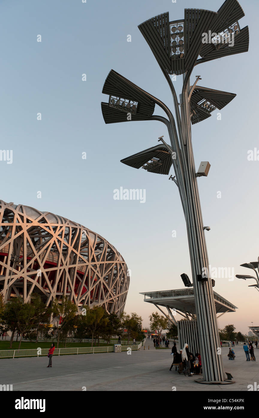 Touristen in Beijing National Stadium, Olympic Green, Peking, China Stockfoto