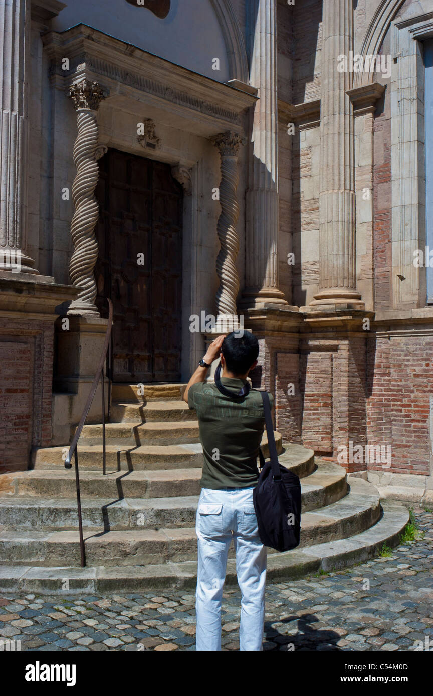 Toulouse, Frankreich, chinesischer Tourist von hinten, Fotografieren des französischen Denkmals, Kunstmuseum, „Hôtel d'Assézat“, Stockfoto