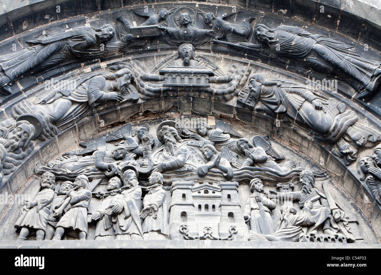 Paris - Ausschnitt aus der Seite Portal von Saint-Denis - erste gotische Kathedrale Stockfoto