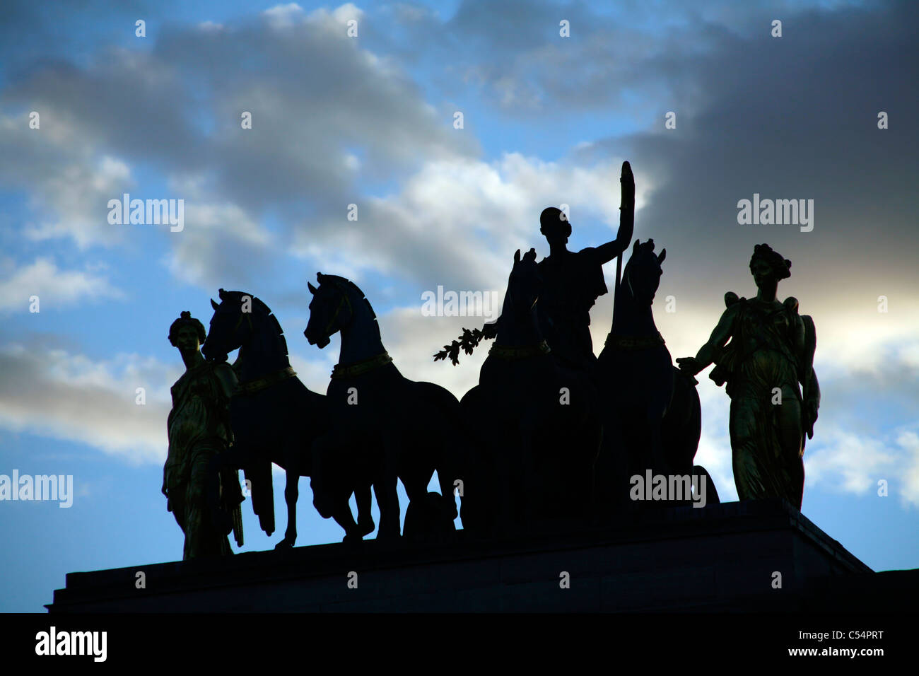 Paris - Silhouette von Triumph arc du Carrousel Stockfoto