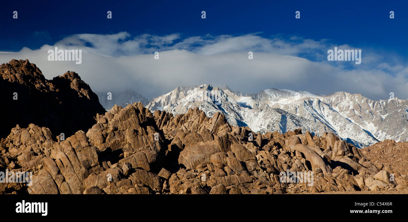 Bergen bei Sonnenaufgang, Alabama Hills, Lone Pine Peak, Mt Whitney, kalifornischen Sierra Nevada, Kalifornien, USA Stockfoto