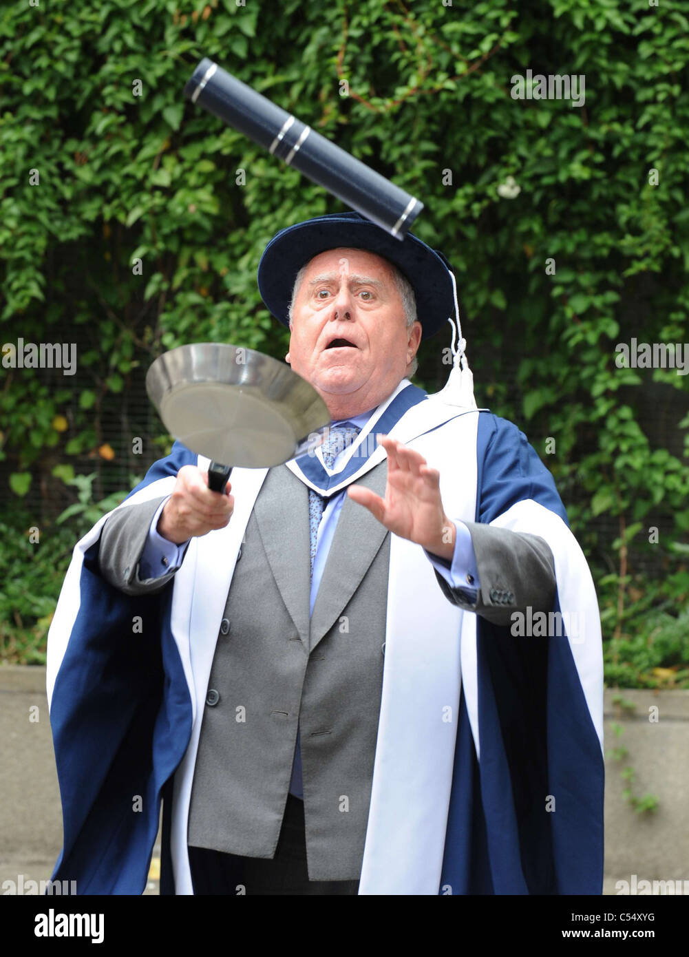 Koch Albert Roux, OBE und Legion d ' Honneur mit seinem Ehrendoktor an ...