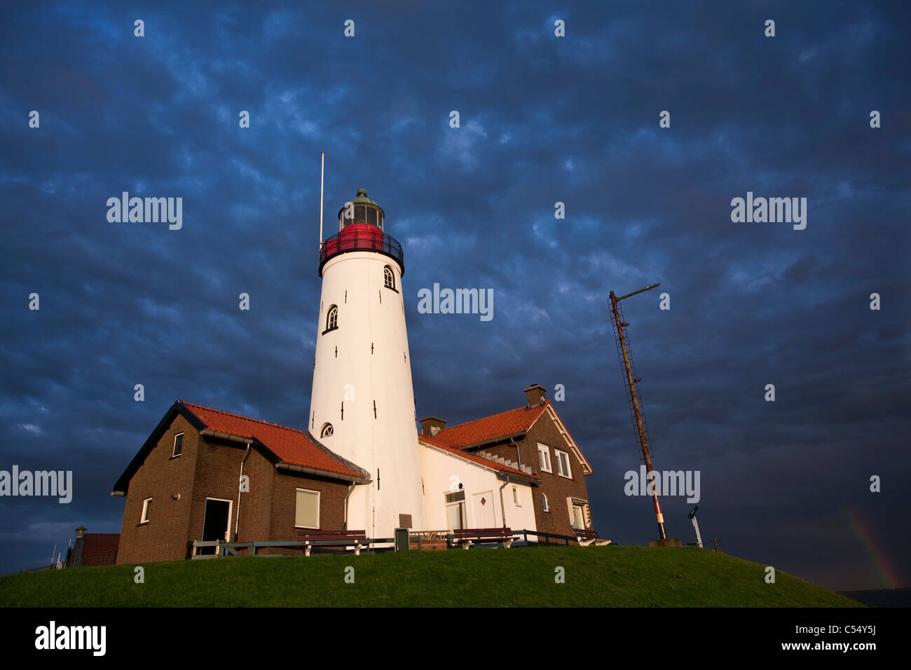 Die Niederlande, Urk, Leuchtturm von Fischerdorf, Flevopolder. Stockfoto