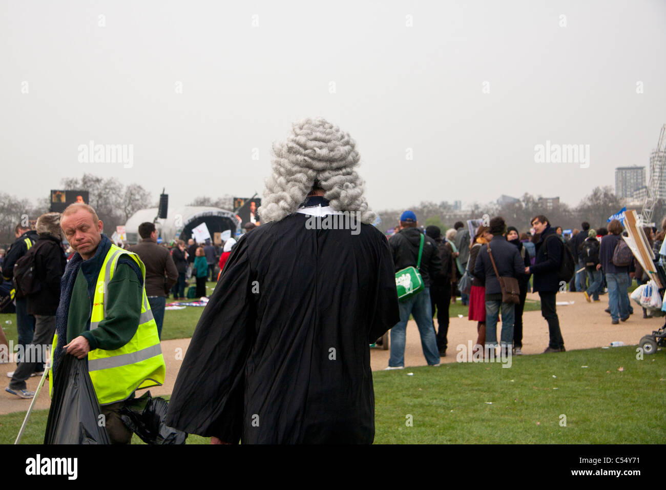Demonstrator gekleidet als Richter Stockfoto