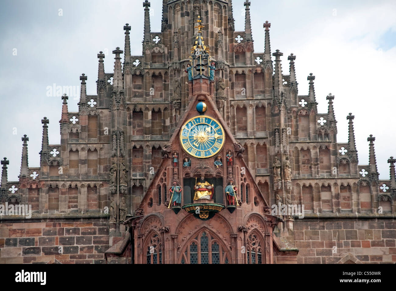 Maennlein Laufen Auf der Frauenkirche bin Hauptmarkt in der Altstadt Frau Kirche in der Altstadt Hauptmarkt Stockfoto