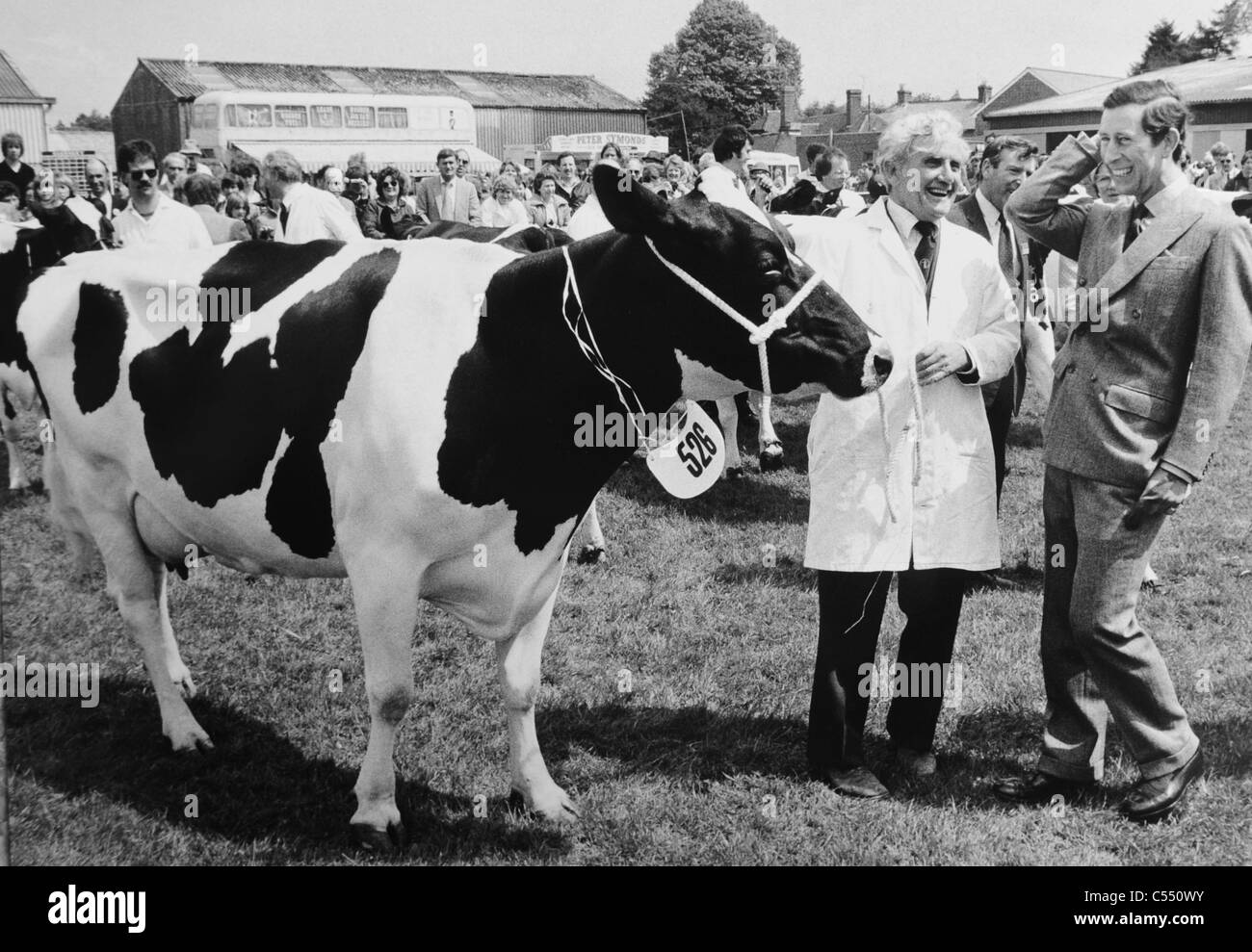 Prinz Charles teilt einen Witz mit einem Vieh-Bauer während eines Besuchs in den Süden von England zeigen bei Ardingly Showground der 1980er Jahre Stockfoto
