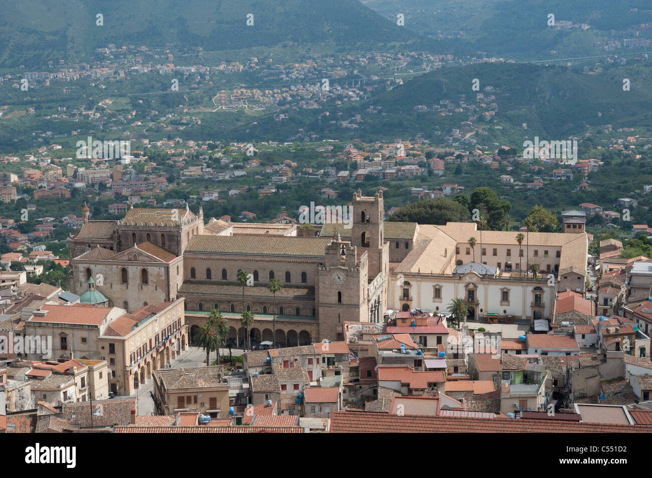 Ansicht der Kathedrale von Monreale, Momreale, Provinz Palermo, Sizilien, Italien. Stockfoto