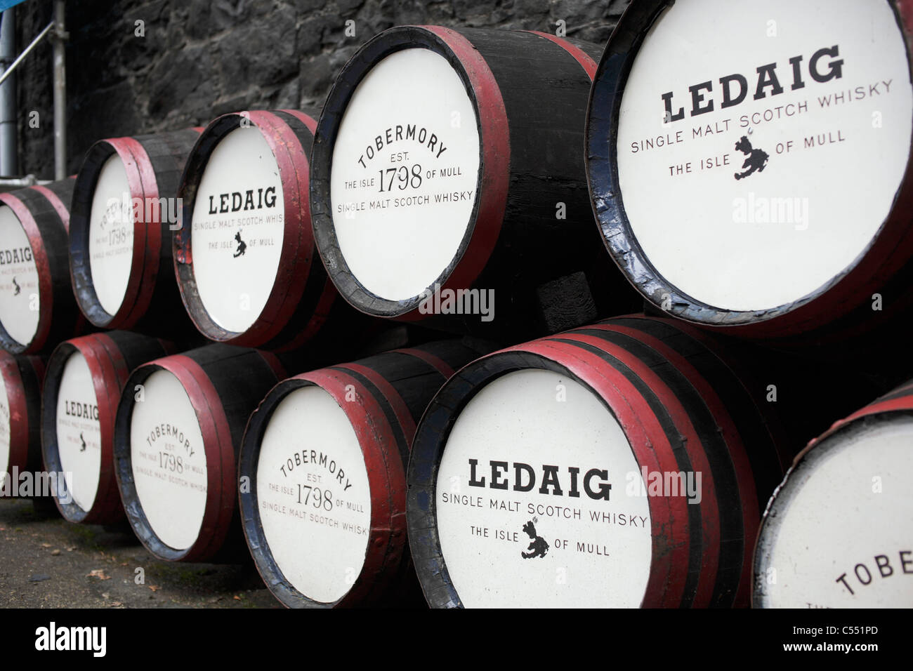 Barrel Ledaig und Tobermory Whisky in Tobermory Destillerie auf Mull Stockfoto