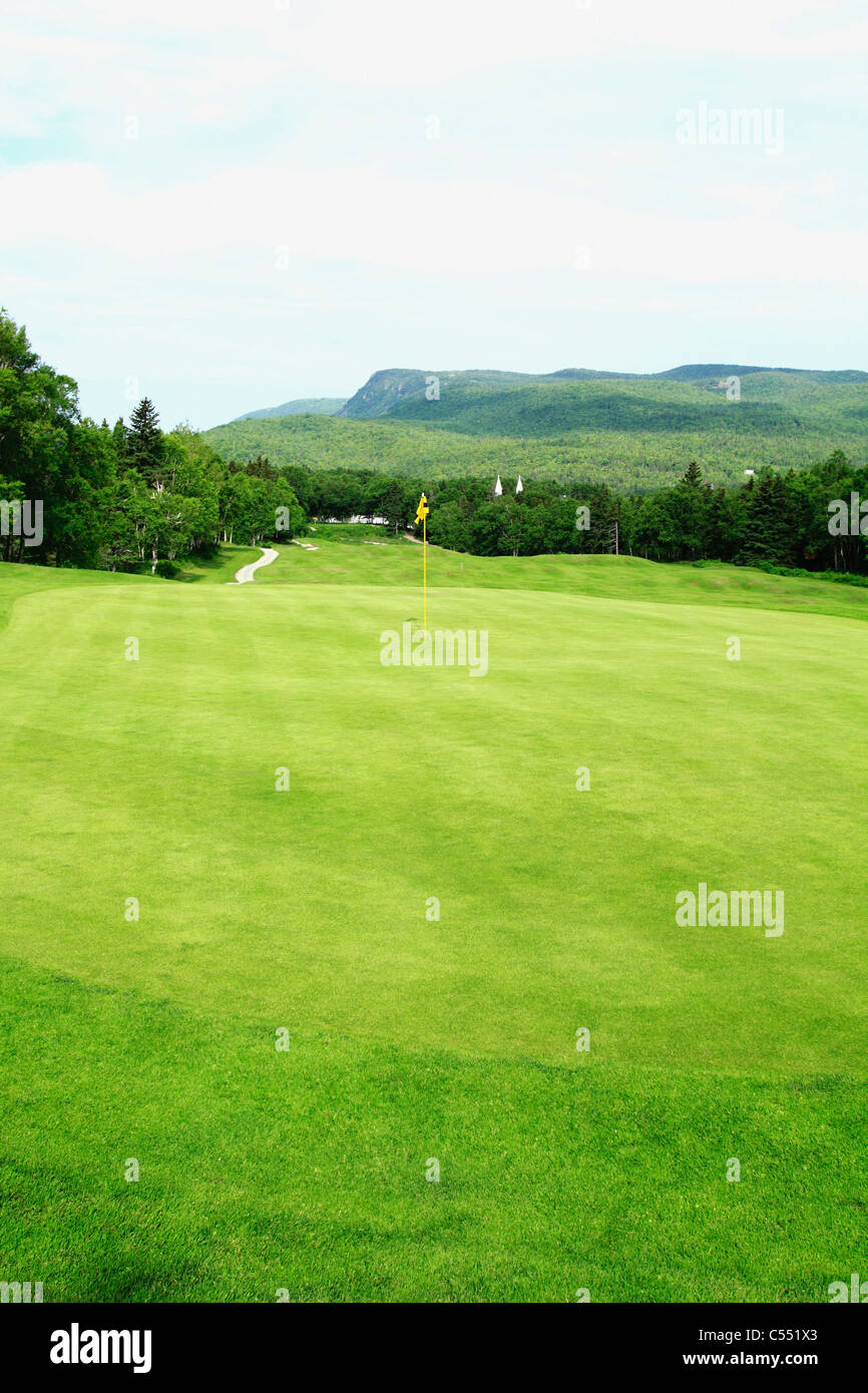 Golfflagge auf einem Golfplatz Highland Links Golf Course, Cape Breton Highlands National Park, Cape Breton Island, Nova Scotia, Stockfoto