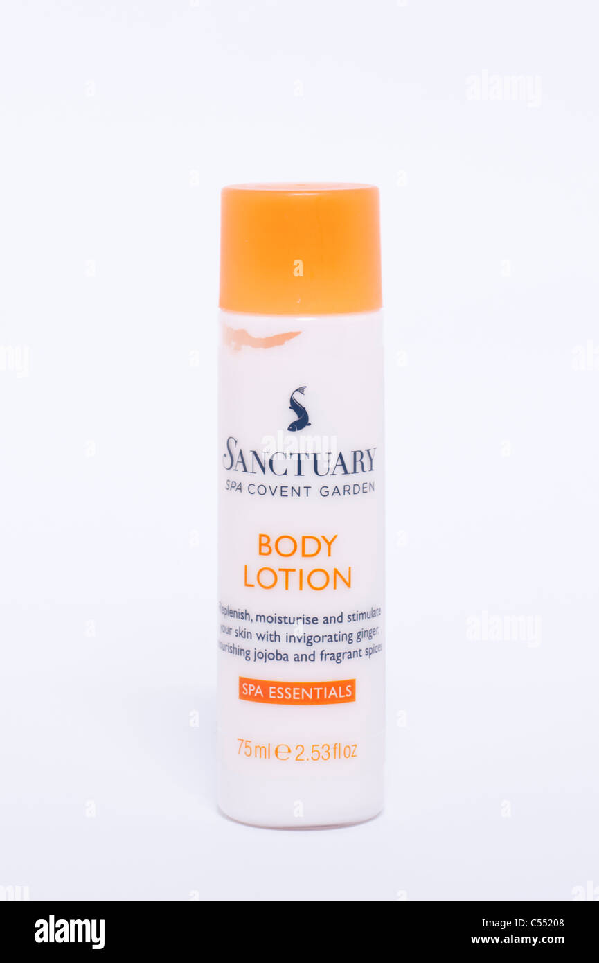Eine Flasche Sanctuary Spa Essentials Bodylotion auf weißem Hintergrund Stockfoto