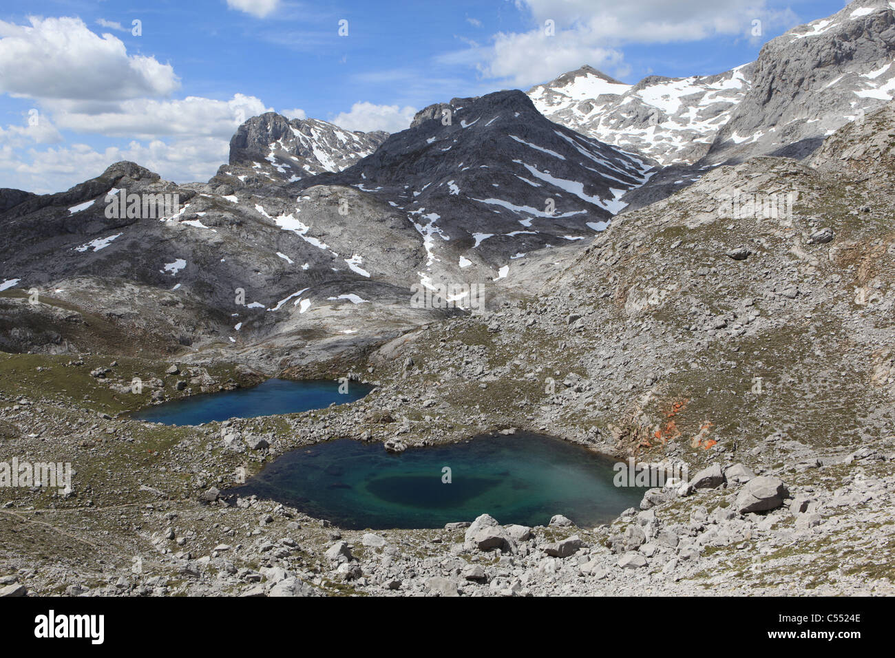 Gletscherseen in Los Urrieles, der Mittelbau der Kalkberge [Picos de Europa] in Kantabrien, Spanien, aus [El Cable] Stockfoto