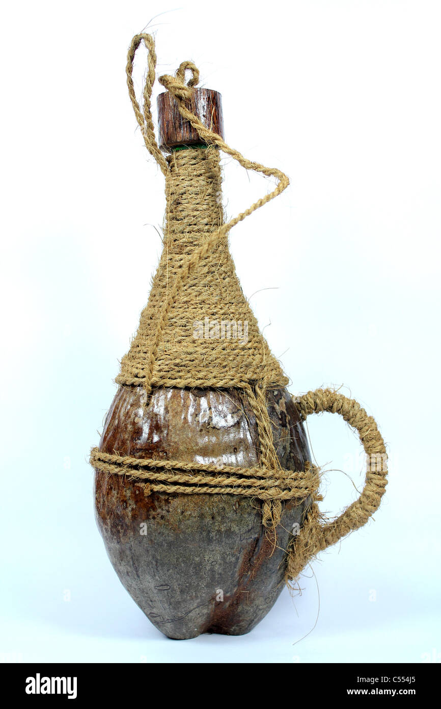 Hergestellt aus Kokosnuss und seine Nebenprodukt-Kokos-Flasche geformt Stockfoto