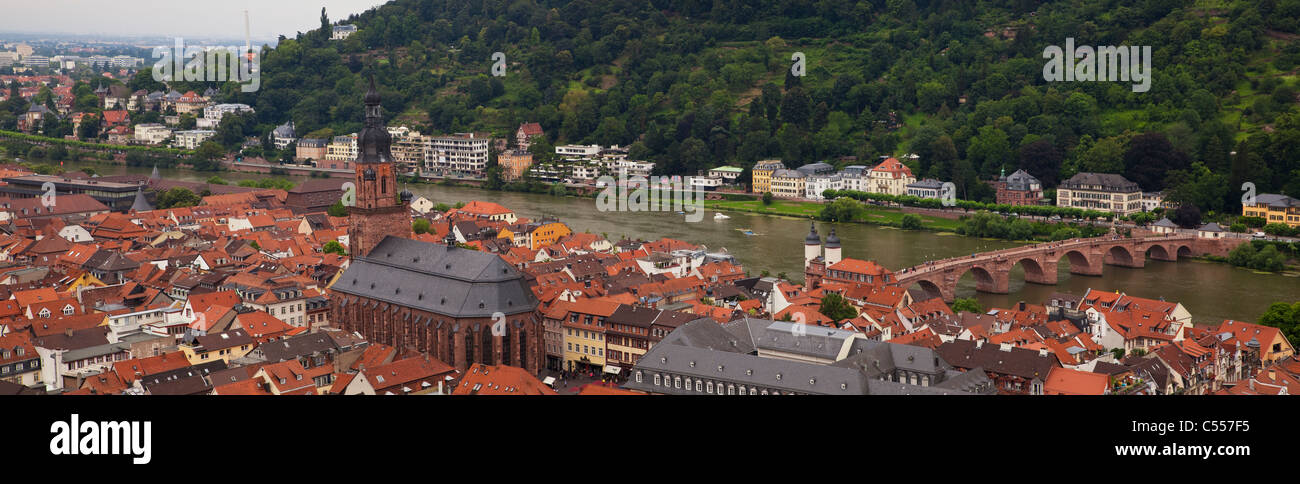 Antenne panorama malerische Landschaften der historischen Stadt Heidelberg Deutschland, mittelalterliche Brücke über dem Neckar, Kirche des Heiligen Geistes Kathedrale Stockfoto