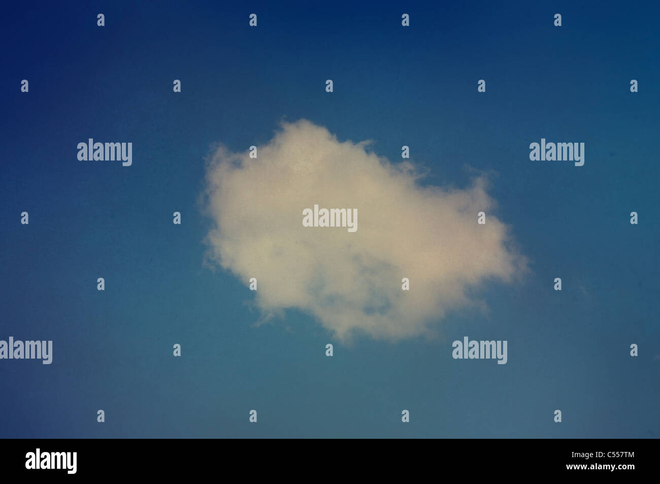Einzige flauschige Wolke Stockfoto