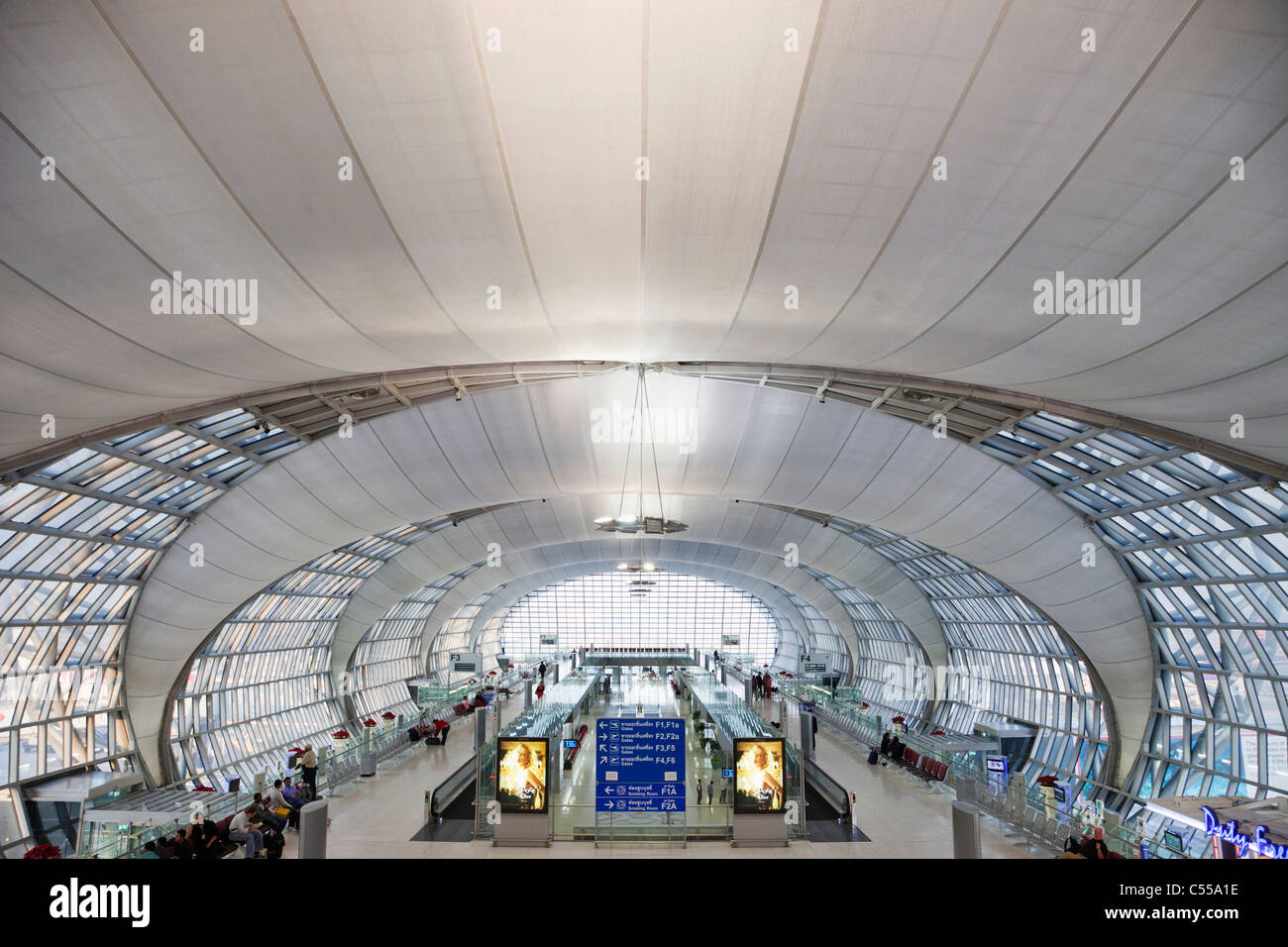 Abflugbereich von einem Flughafen Suvarnabhumi Bangkok, Thailand Stockfoto