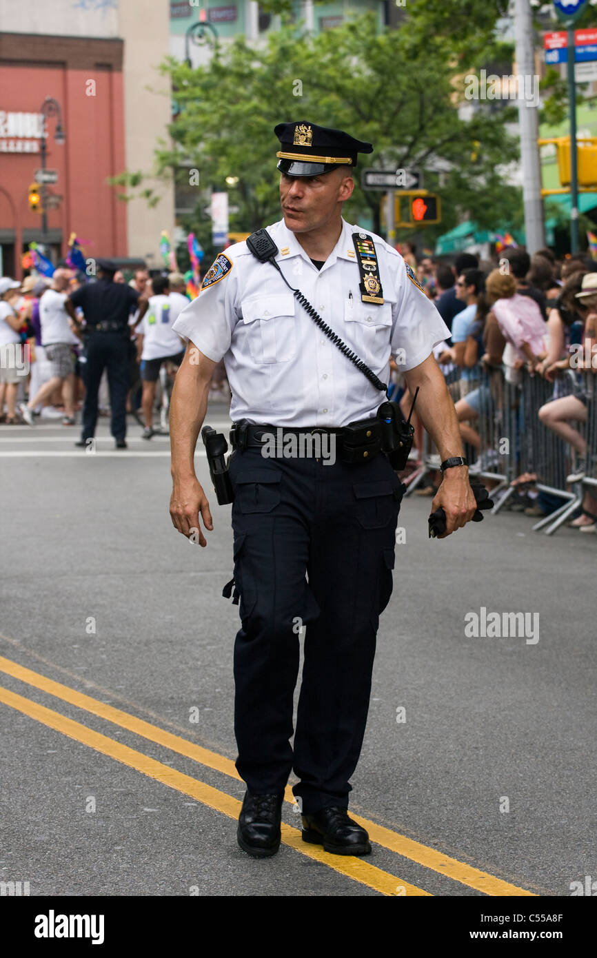 NYPD Captain patrouillieren in einer New-York-City-Straße Stockfoto
