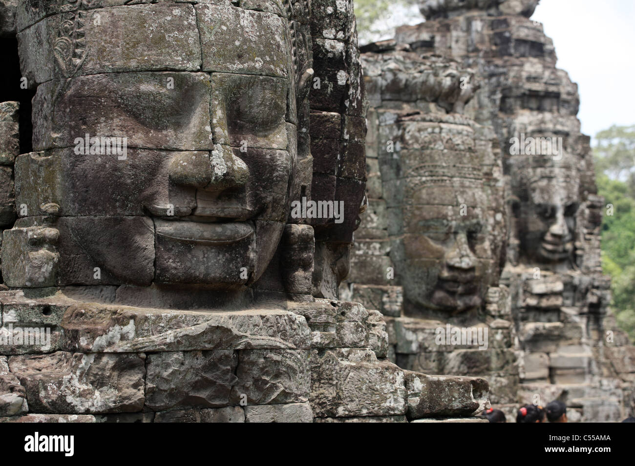 Geschnitzte Köpfe am Bayon-Tempel, Angkor Wat Komplex, Siem Reap, Kambodscha Stockfoto