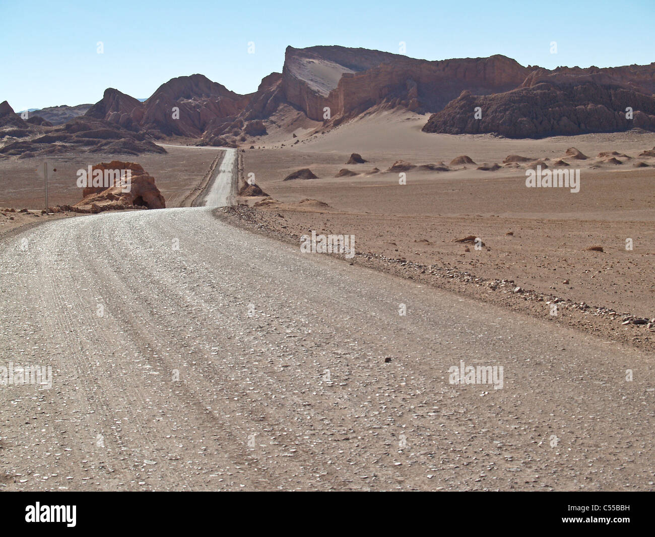 Schotterstraße in Valle de Luna, Atacamawüste, Chile Stockfoto