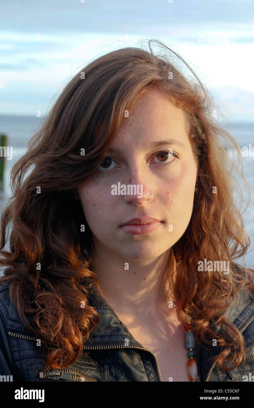 Pretty 18 year old girl -Fotos und -Bildmaterial in hoher Auflösung – Alamy