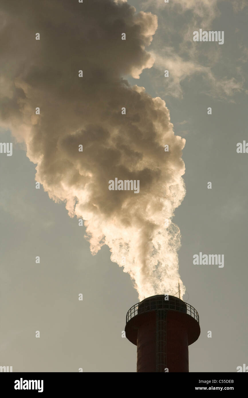Rauchen mit Fabrik-stack Stockfoto