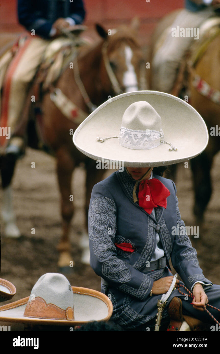 Mexiko, Charreada, Cowboys in Charro Kostüm Reiten in rodeo Stockfoto