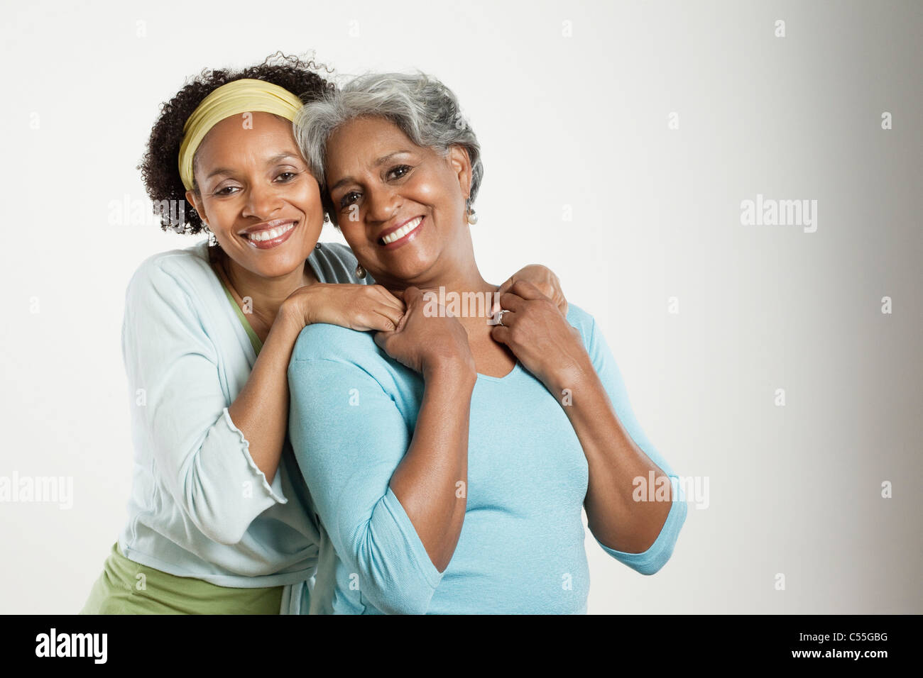 Porträt einer älteren Frau mit ihrer Tochter lächelnd Stockfoto