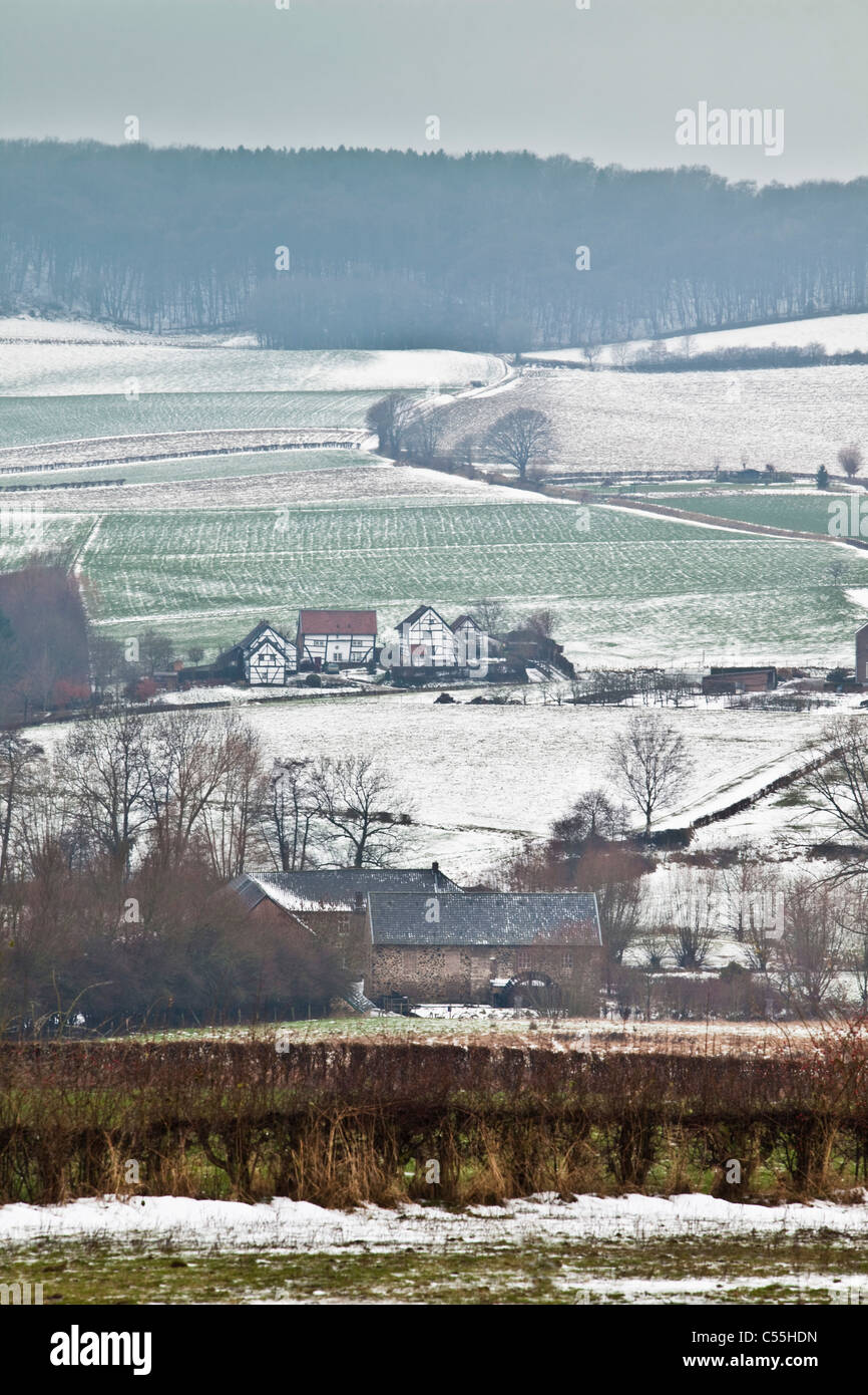 Die Niederlande, Epen, Fachwerkhäuser. Winter, Schnee Stockfoto
