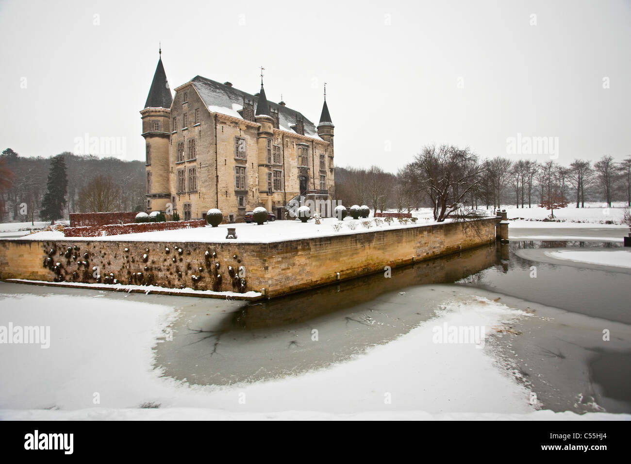 Niederlande, Valkenburg, Immobilien und Schloss Schaloen genannt. Winter, Schnee. Stockfoto