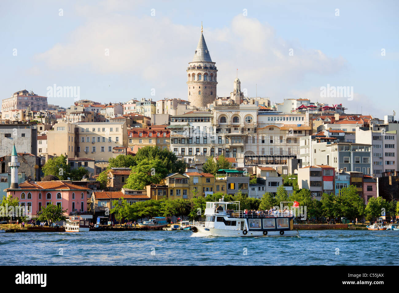 Beyoglu Viertel historischer Architektur und Galata Turm mittelalterlichen Wahrzeichen in Istanbul, Türkei Stockfoto