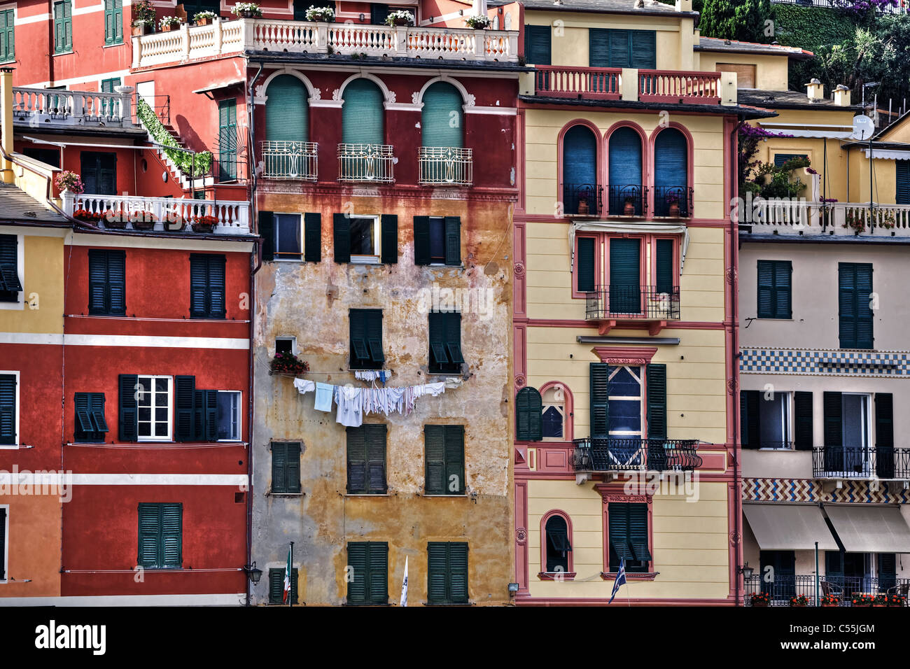 Portofino - eine Hafenstadt in Ligurien am Mittelmeer mit vielen Yachten. Ein Treffpunkt für die reichen. Stockfoto