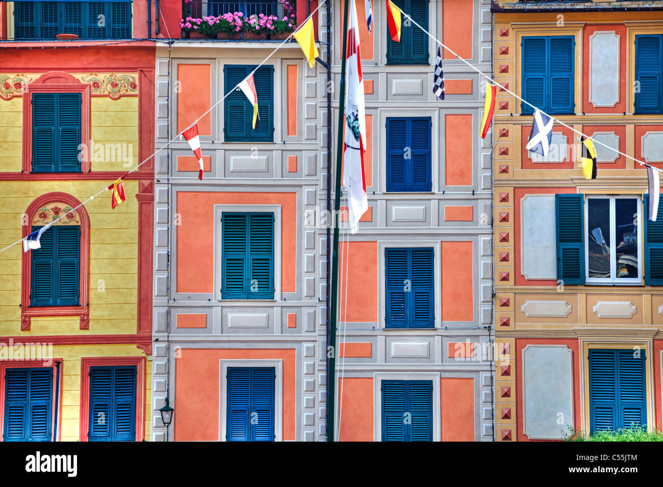 Portofino - eine Hafenstadt in Ligurien am Mittelmeer mit vielen Yachten. Ein Treffpunkt für die reichen. Stockfoto