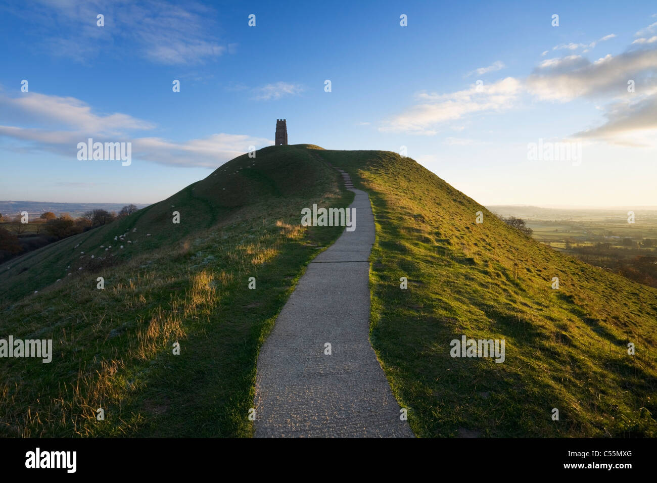 Glastonbury Tor bei Sonnenaufgang. Somerset. England. VEREINIGTES KÖNIGREICH. Stockfoto