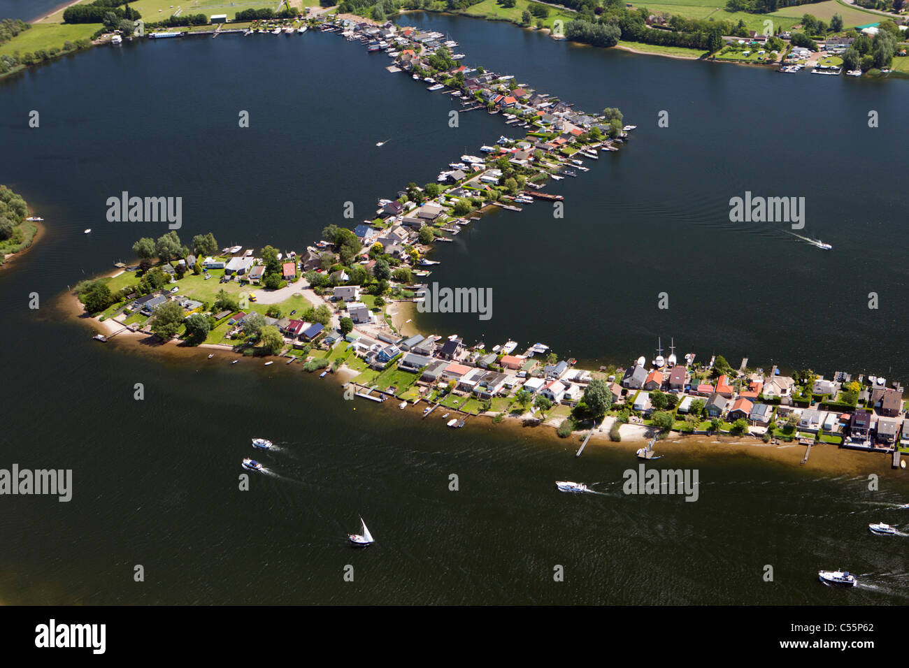 Die Niederlande, Veen, Antenne, Ferienhäuser auf der Halbinsel. Stockfoto