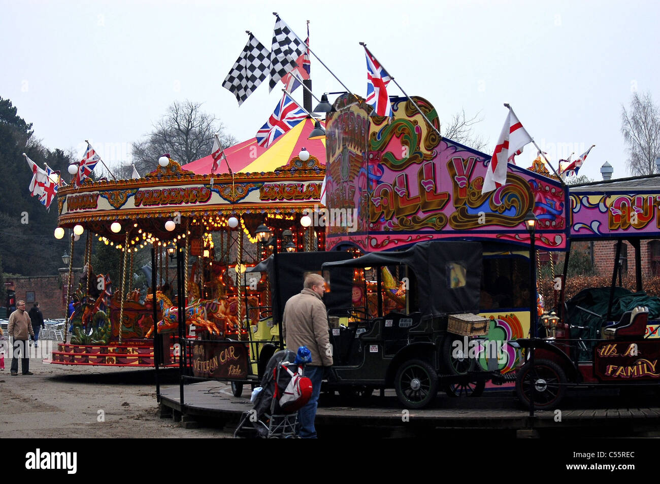Messegelände fahren auf ein trüber Dezembertag auf dem Gelände des Tatton Park tätig. Stockfoto