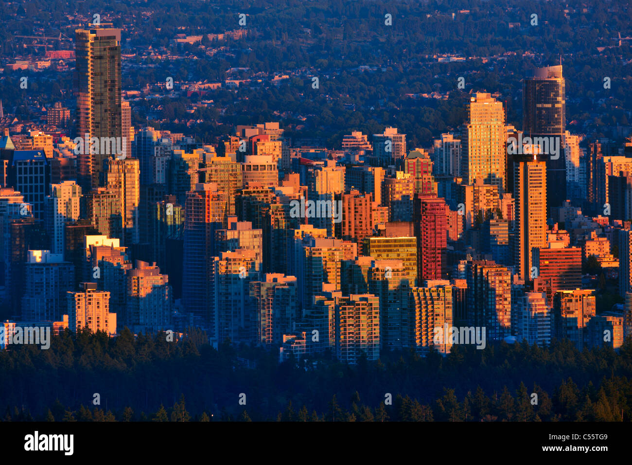 Gebäude in einer Stadt, Shangri-La Hotels &amp; Resorts, Vancouver, Britisch-Kolumbien, Kanada Stockfoto