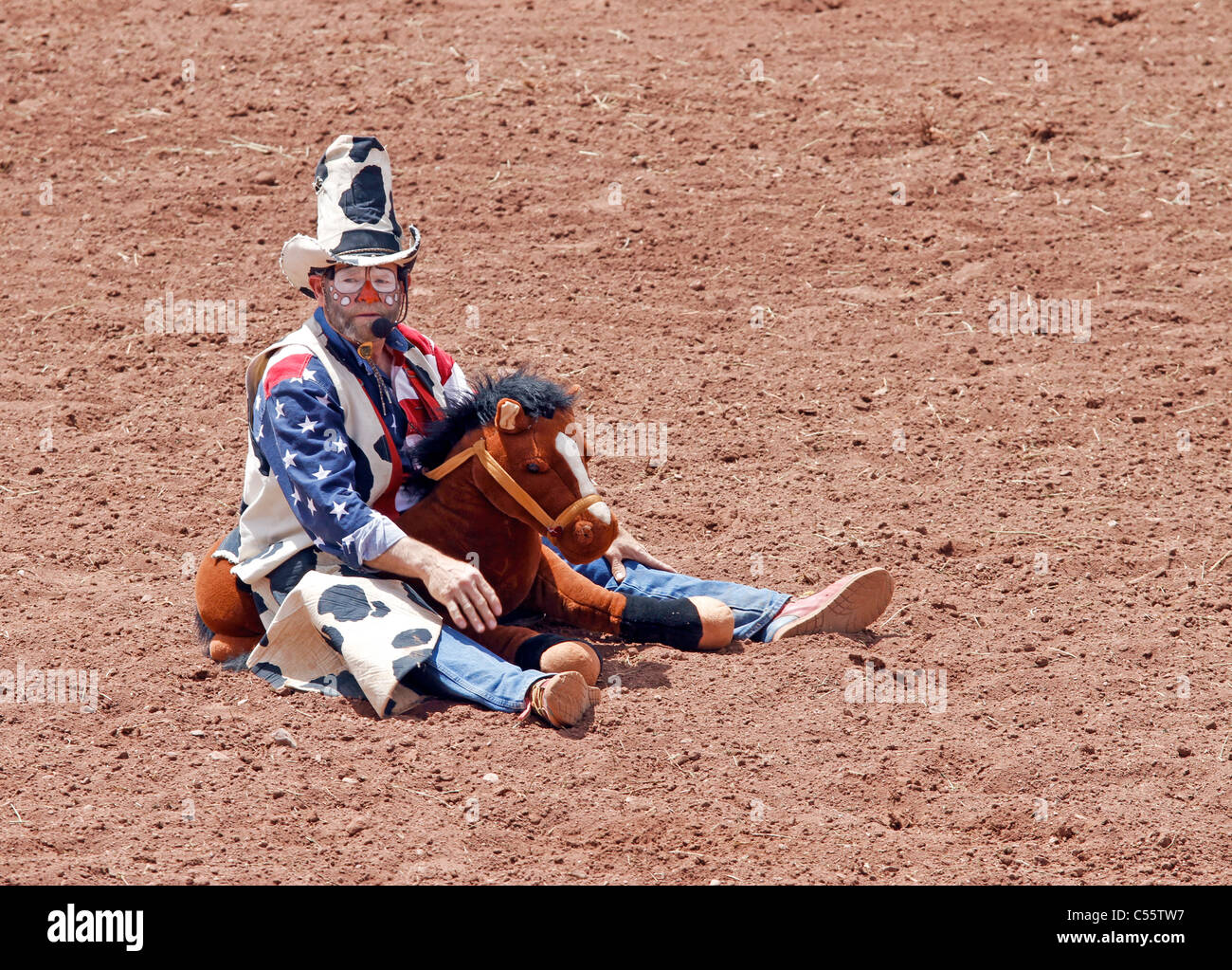 Clown, unterhalten die Zuschauer beim jährlichen indischer Rodeo in Mescalero, New Mexico statt. Stockfoto