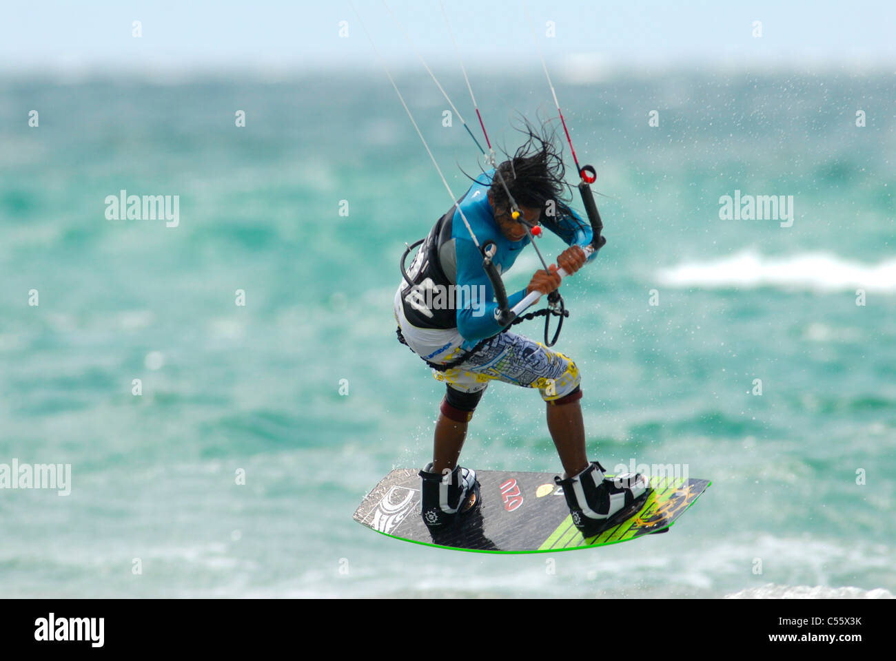 Kitesurfer in Aktion Stockfoto
