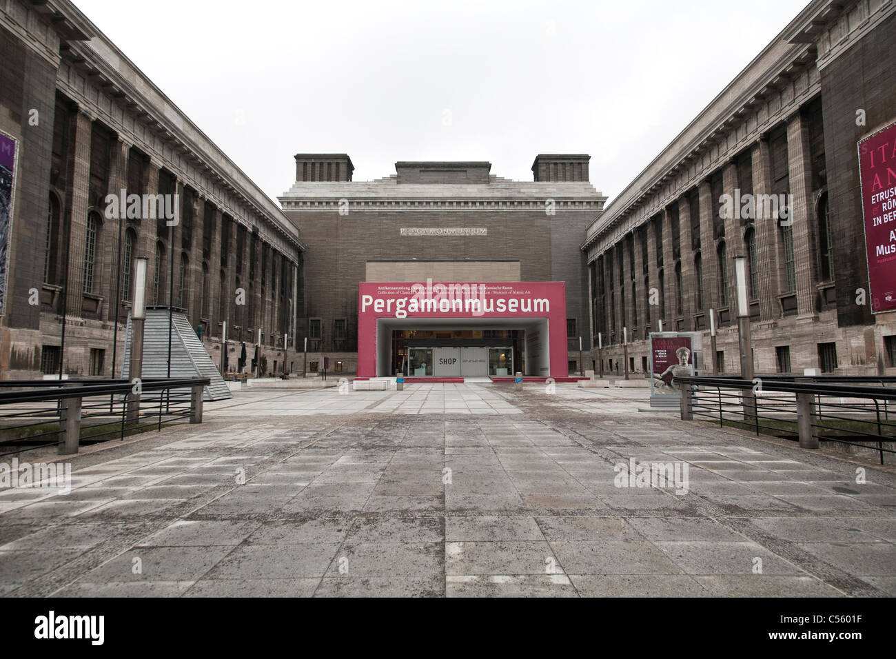 Eingang des Pergamon-Museum. Berlin, Deutschland. Stockfoto